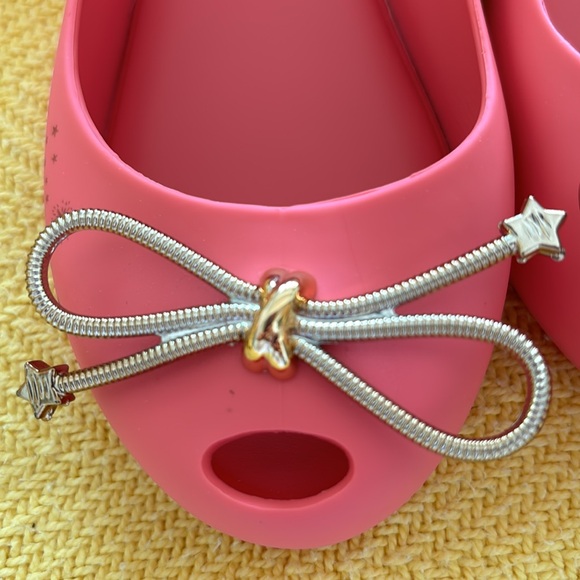 Melisa hot pink Mary Jane 1 nwot stars in gold on sides and gold toe bow - Picture 7 of 10